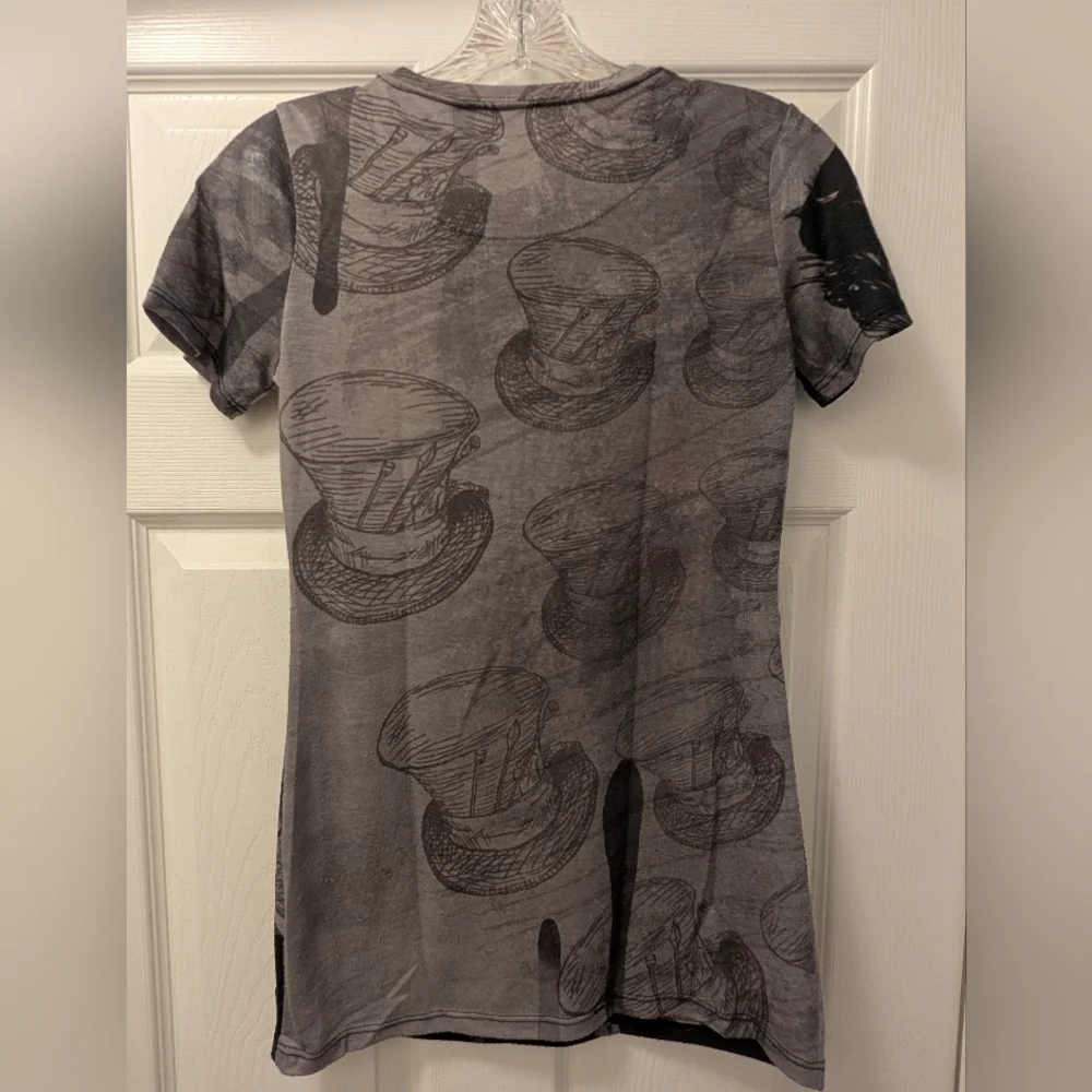 Disney Alice in Wonderland Gray Graphic T-Shirt Size S - Picture 3 of 5